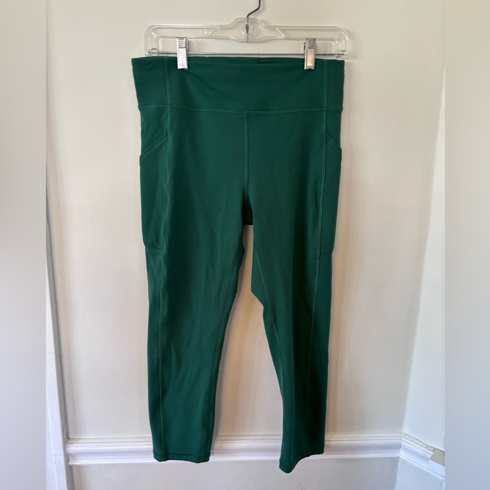 Kelly green lululemon leggings with pockets